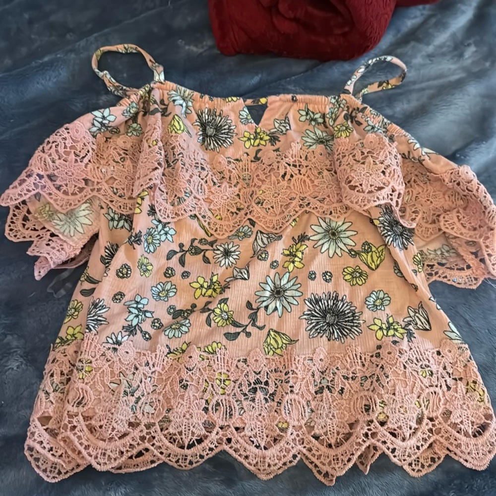 Cute pink flowery blouse Large